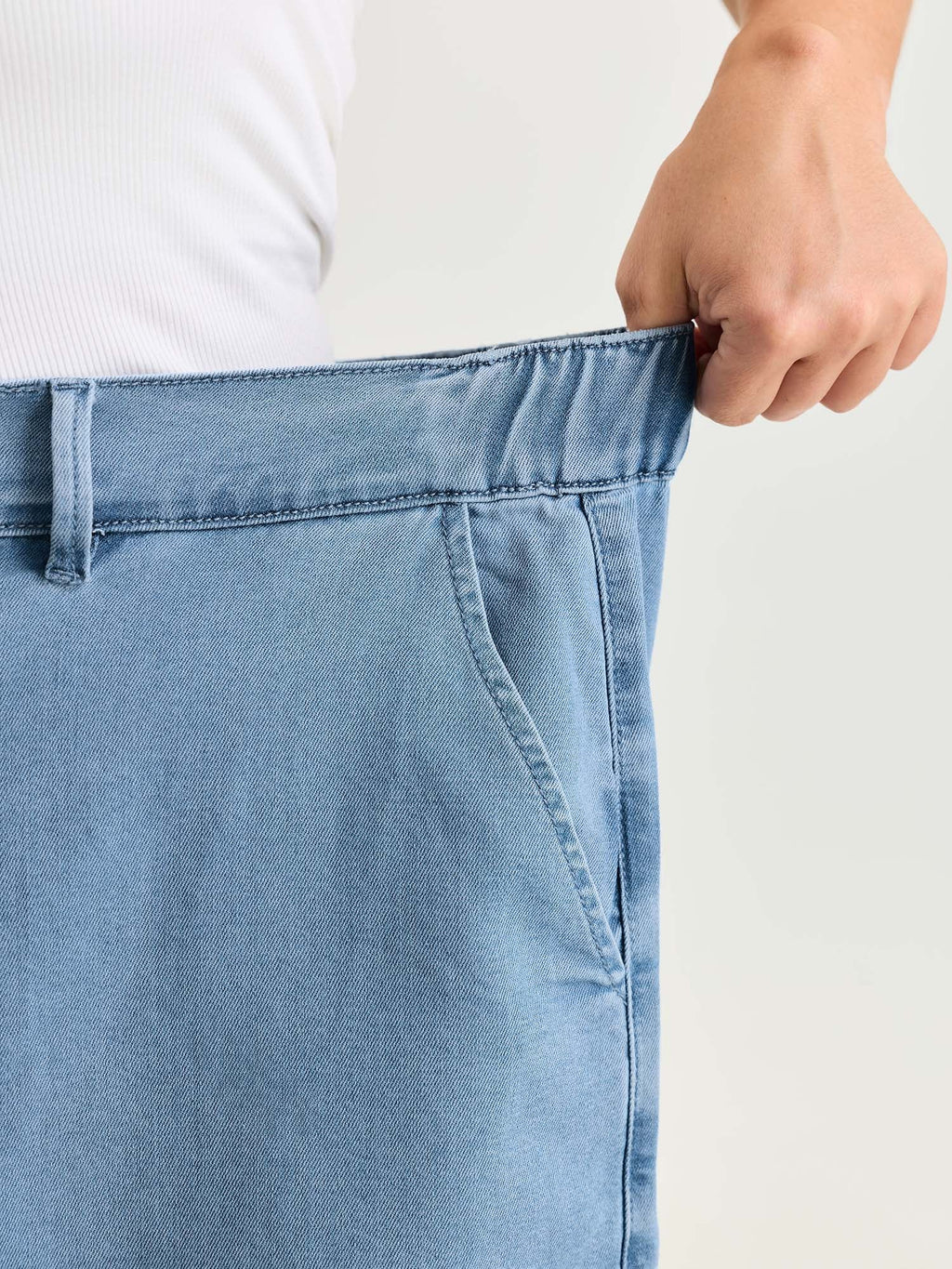 Light Washed Pockets Wide Leg Denim Shorts