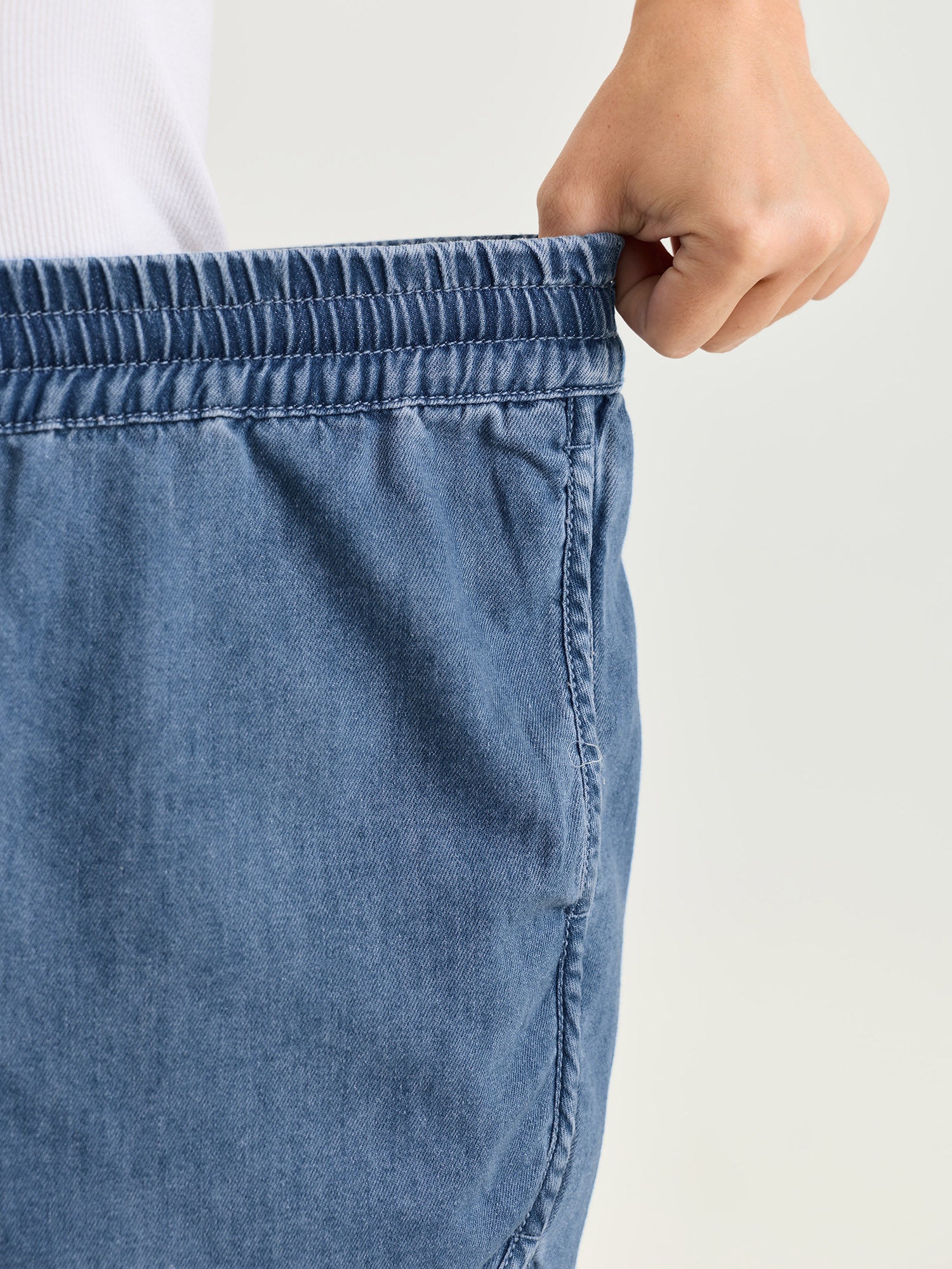 Elastic Waist Drawstring Straight-Fit Denim Shorts