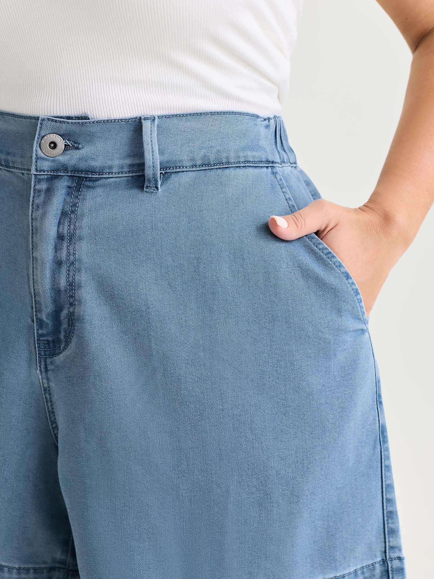 Light Washed Pockets Wide Leg Denim Shorts
